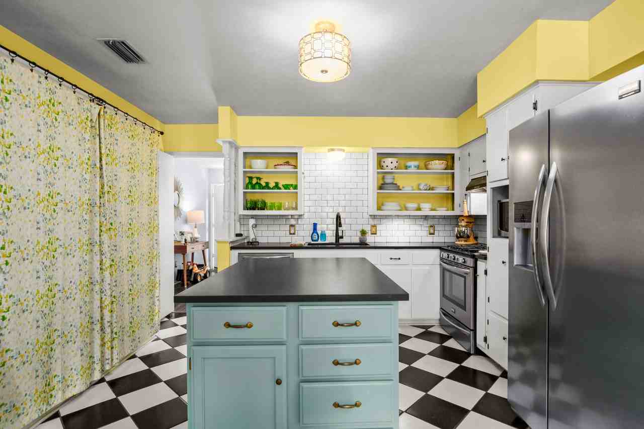 408 Ramble Ln - Photo 3 of 27