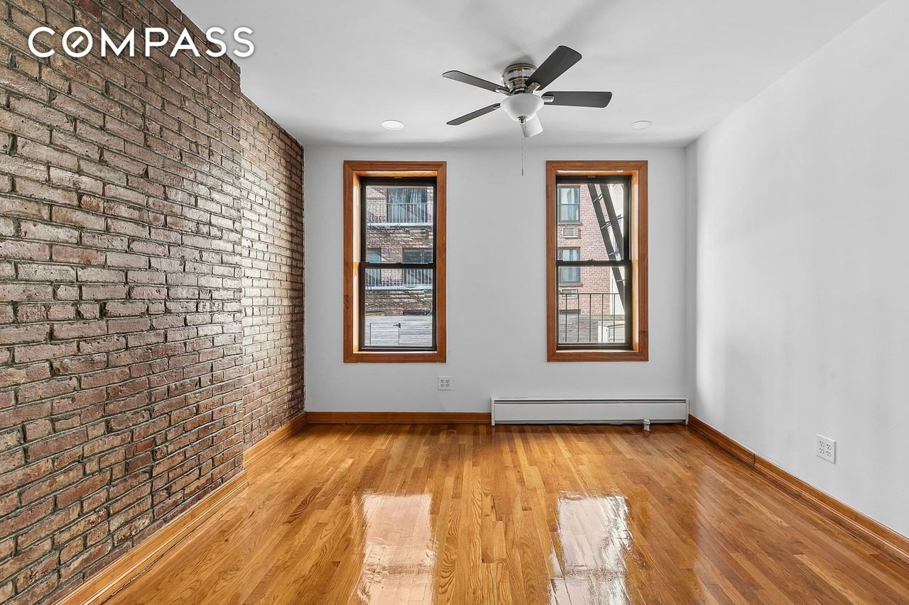 258 W 15th St #2R - Photo 2 of 8