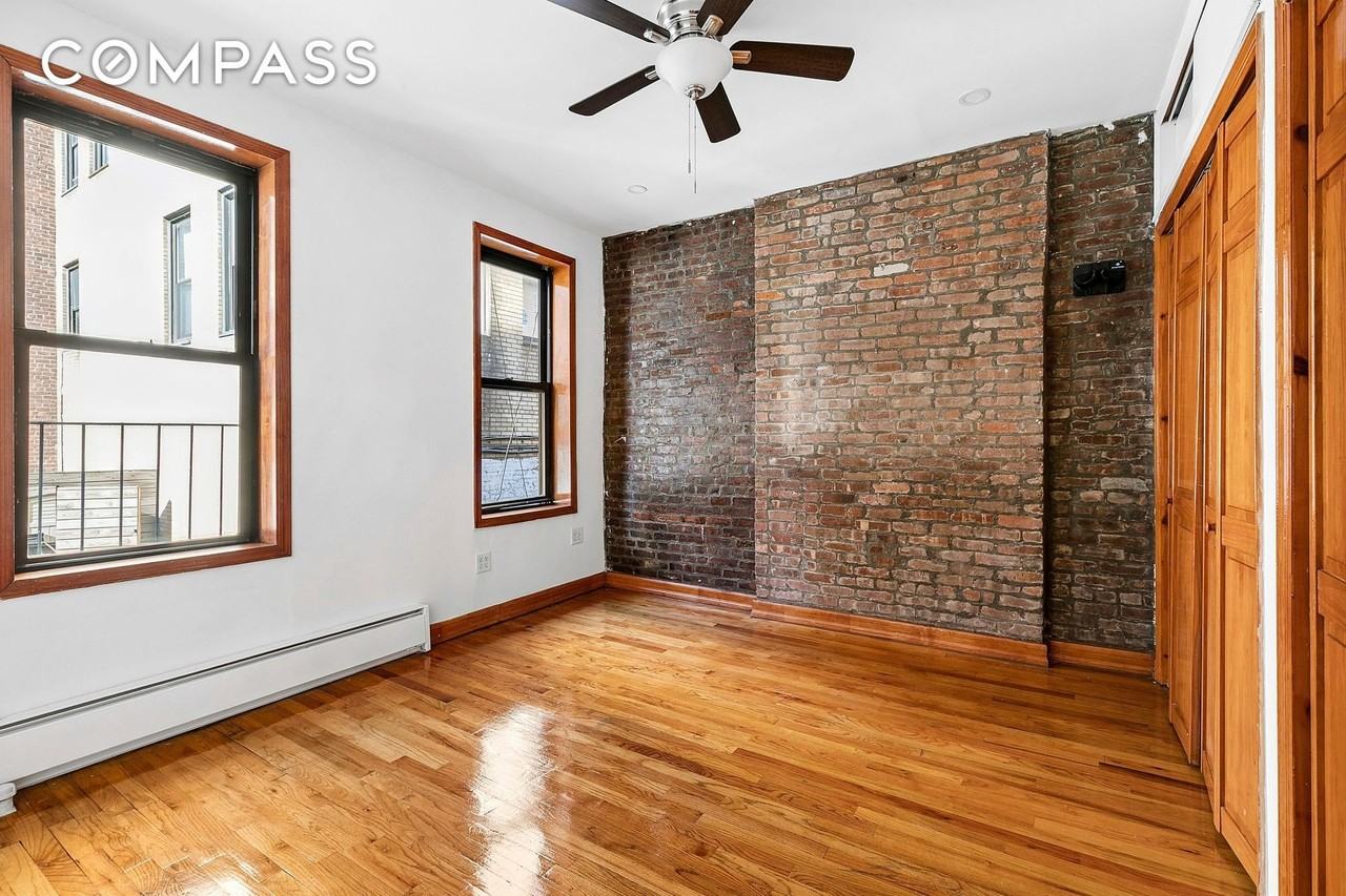 258 W 15th St #2R - Photo 4 of 8