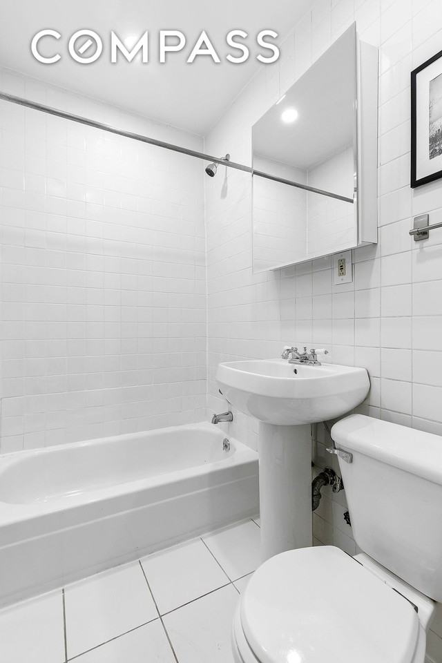 258 W 15th St #2R - Photo 5 of 8