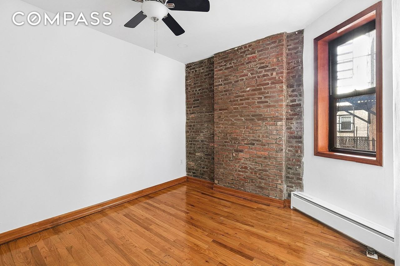 258 W 15th St #2R - Photo 6 of 8