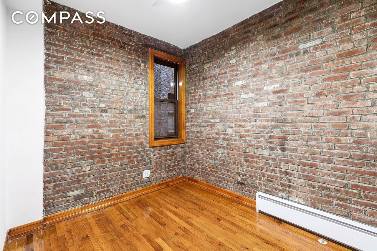 258 W 15th St #2R - Photo 7 of 8