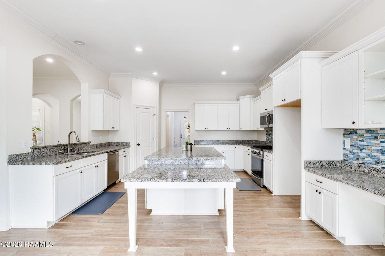 110 Grandmark St - Photo 2 of 23