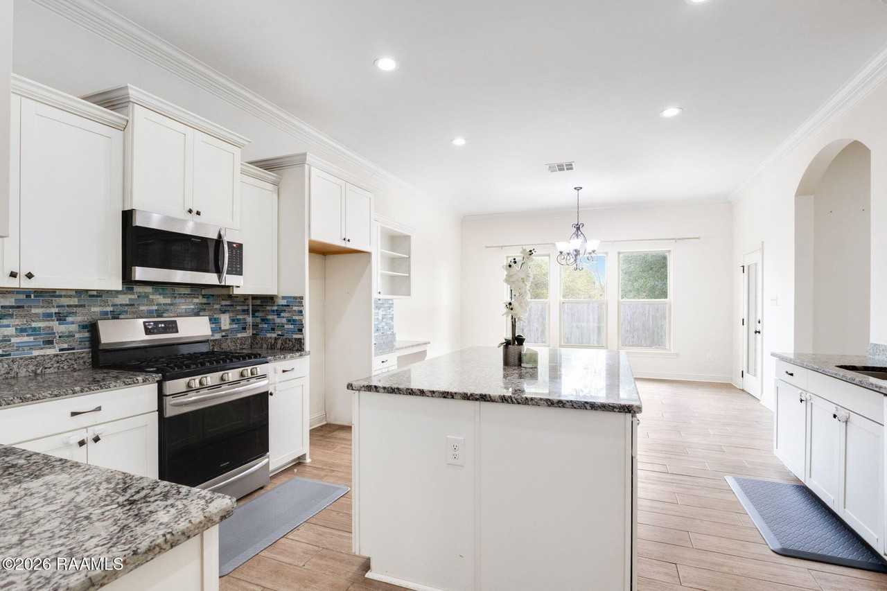 110 Grandmark St - Photo 3 of 23