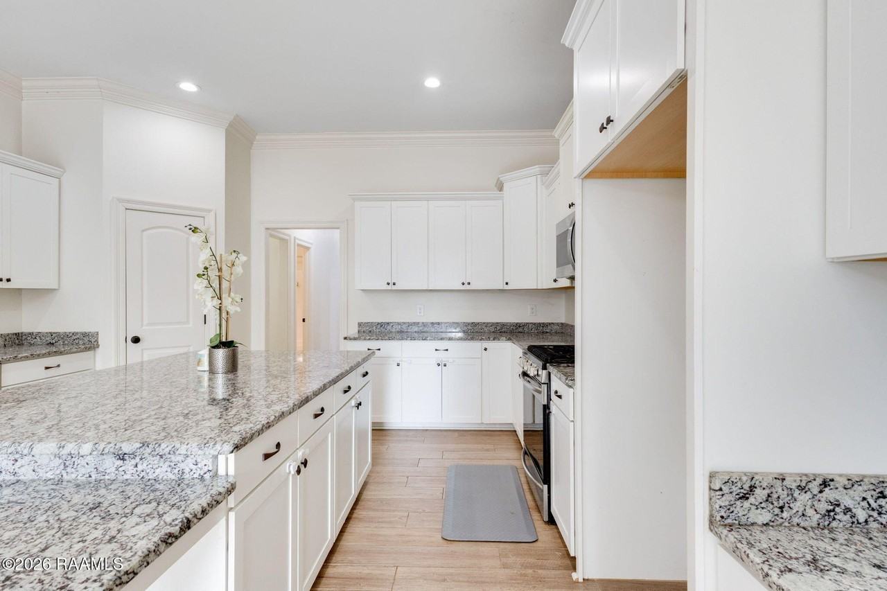 110 Grandmark St - Photo 4 of 23