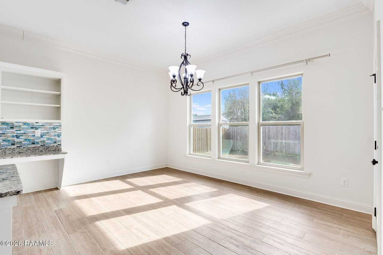 110 Grandmark St - Photo 5 of 23