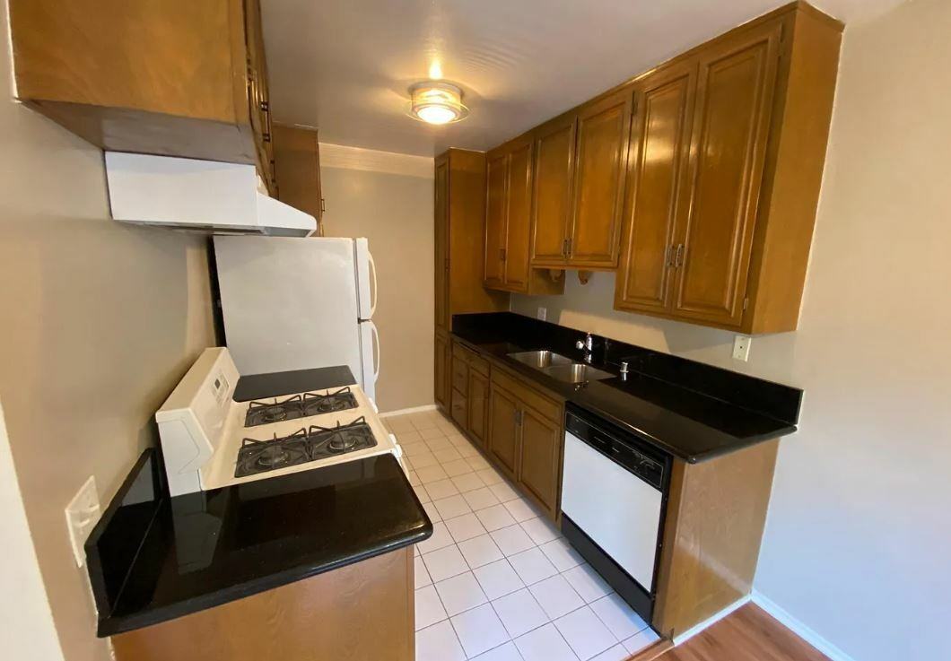 1237 Amherst Ave #1 - Photo 3 of 8