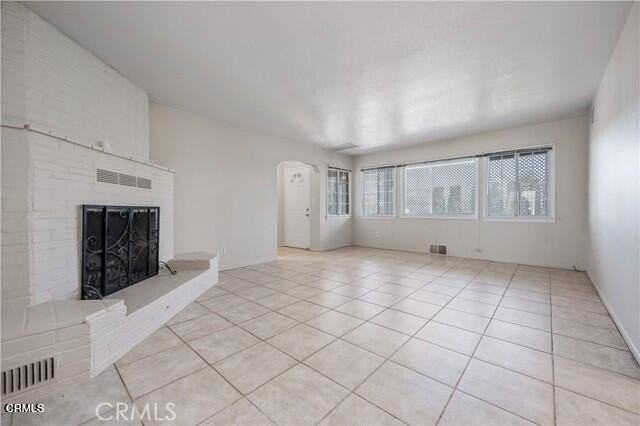 45027 Division St - Photo 3 of 11