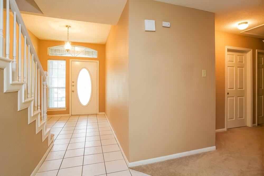 19311 Cypress Bay Dr - Photo 2 of 15