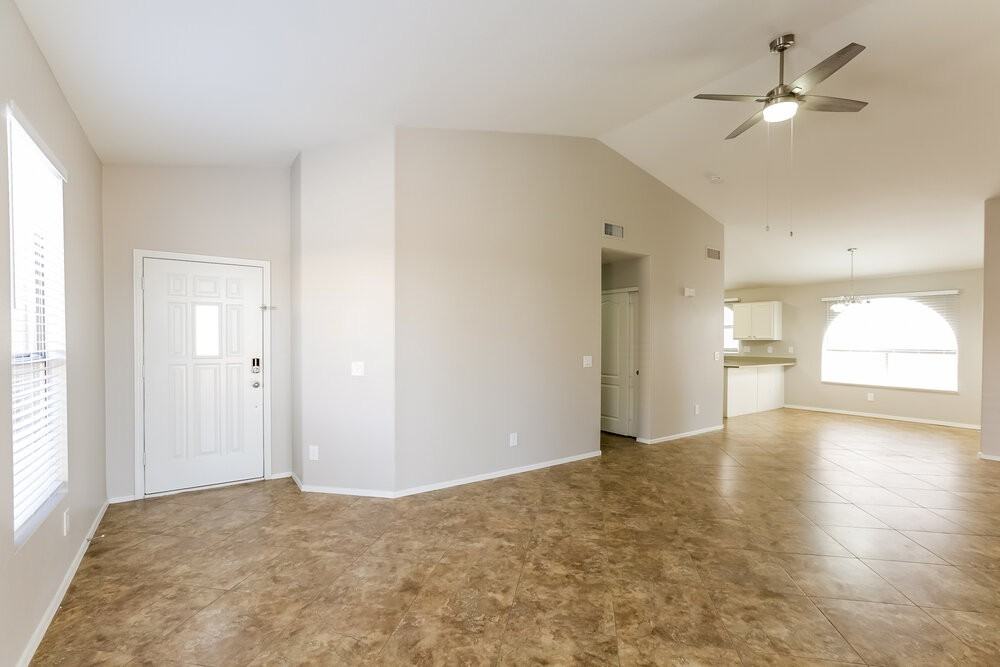 1058 S Sierra St - Photo 3 of 16