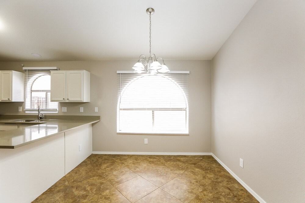 1058 S Sierra St - Photo 7 of 16