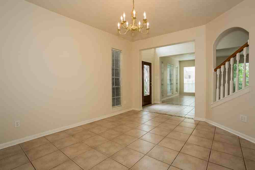 1407 Hollow Branch Ln - Photo 4 of 17