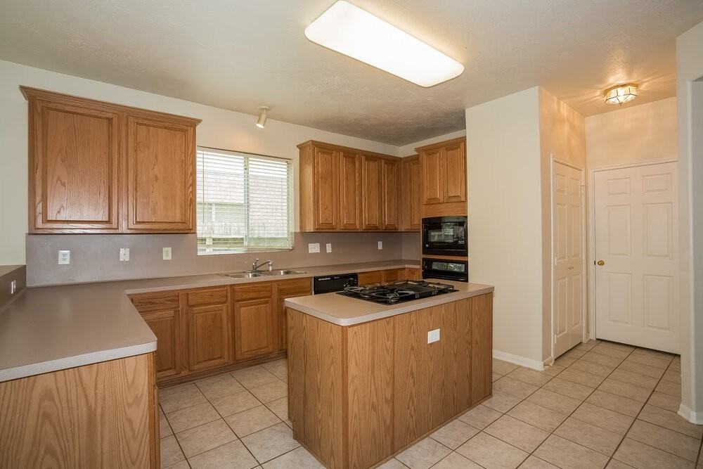 1407 Hollow Branch Ln - Photo 6 of 17