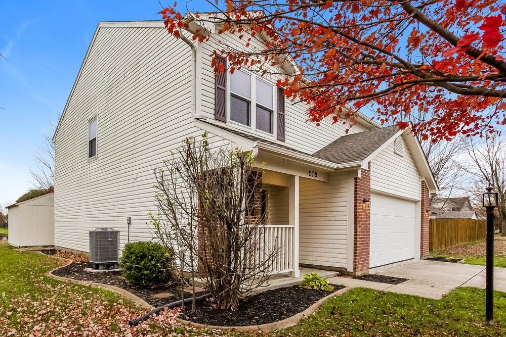 279 Brookview Dr - Photo 4 of 17