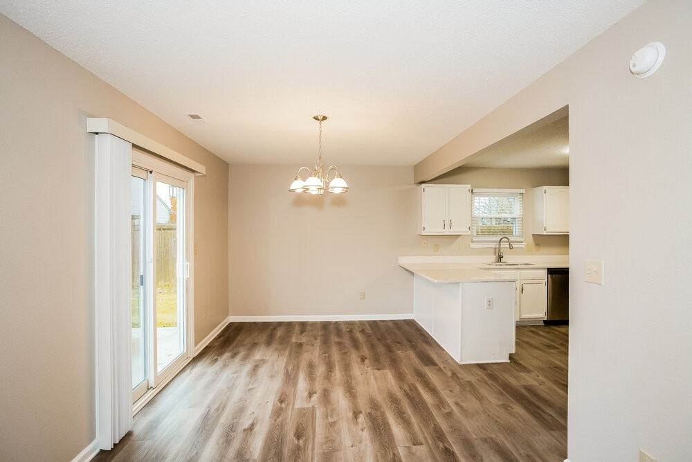 279 Brookview Dr - Photo 7 of 17