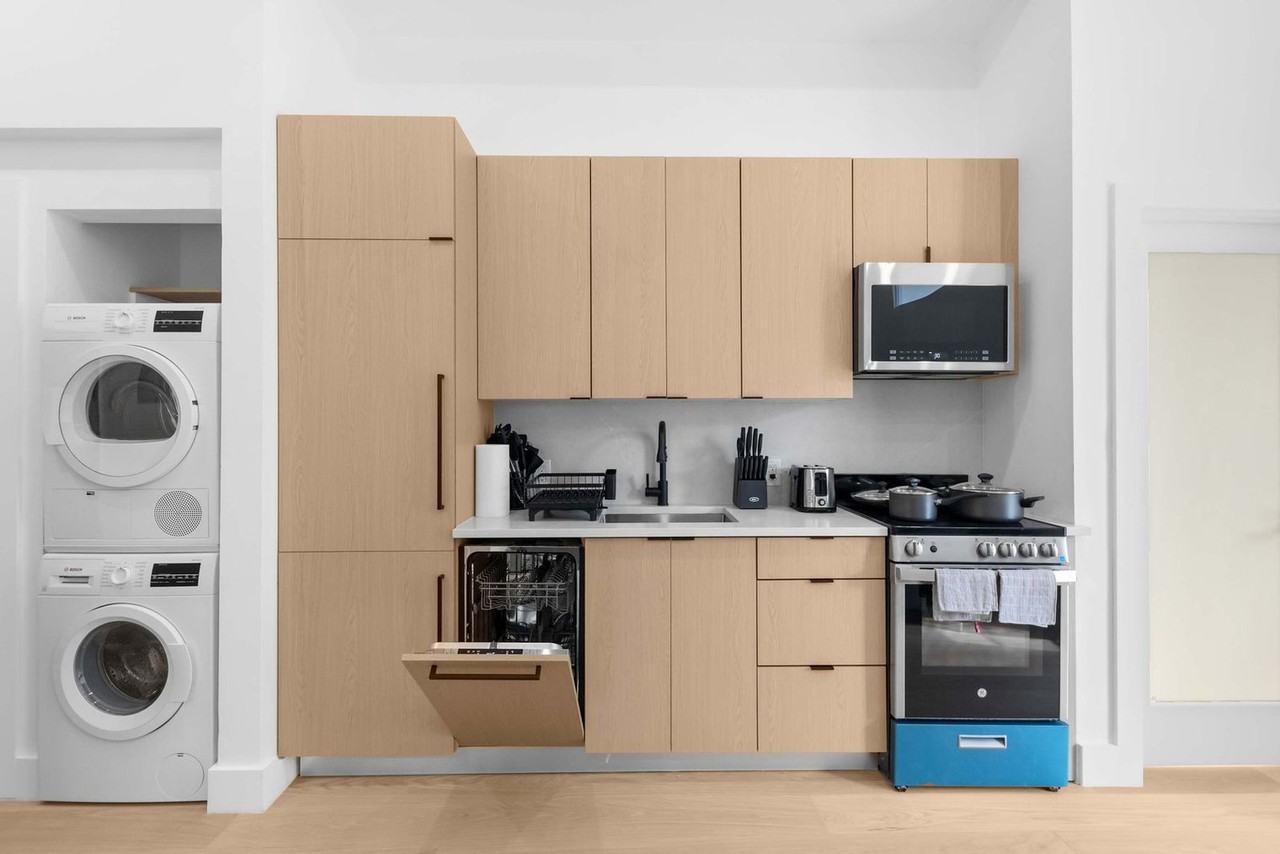 19 Saint Marks Pl #1495796P - Photo 4 of 14