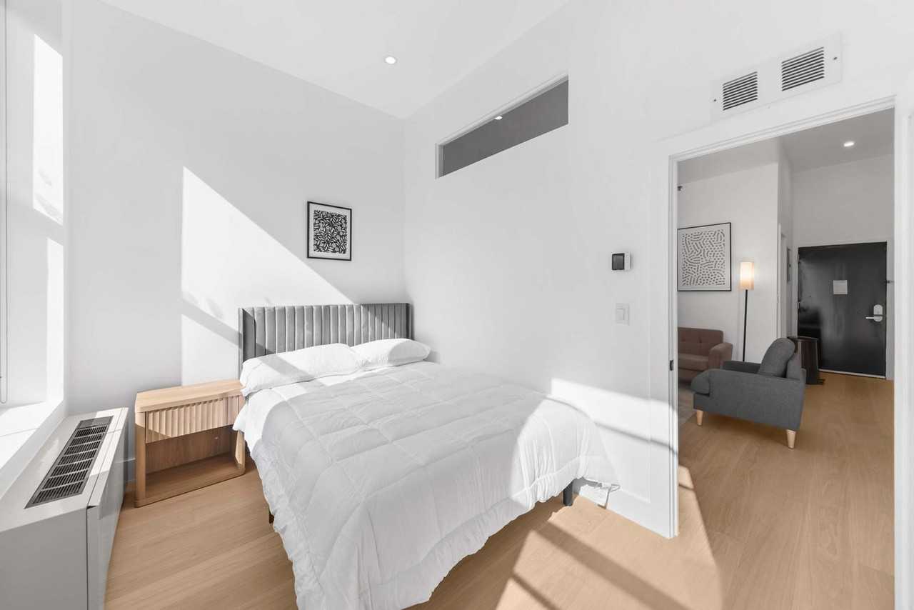 19 Saint Marks Pl #1495796P - Photo 6 of 14