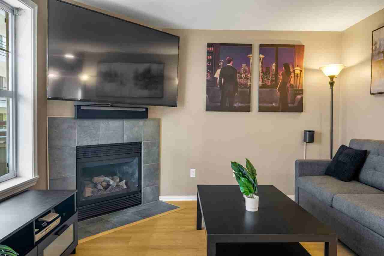 931 N 35th St Apt B #1520573P - Photo 3 of 50