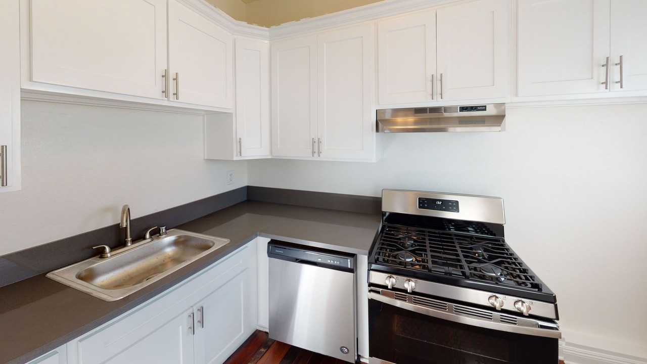Leeward Apts...New York Style..Gorgeous Newly Remodeled! - Photo 2 of 4