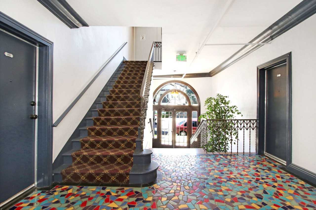 EC1 - 1650 Echo Park Apartments - Photo 2 of 4