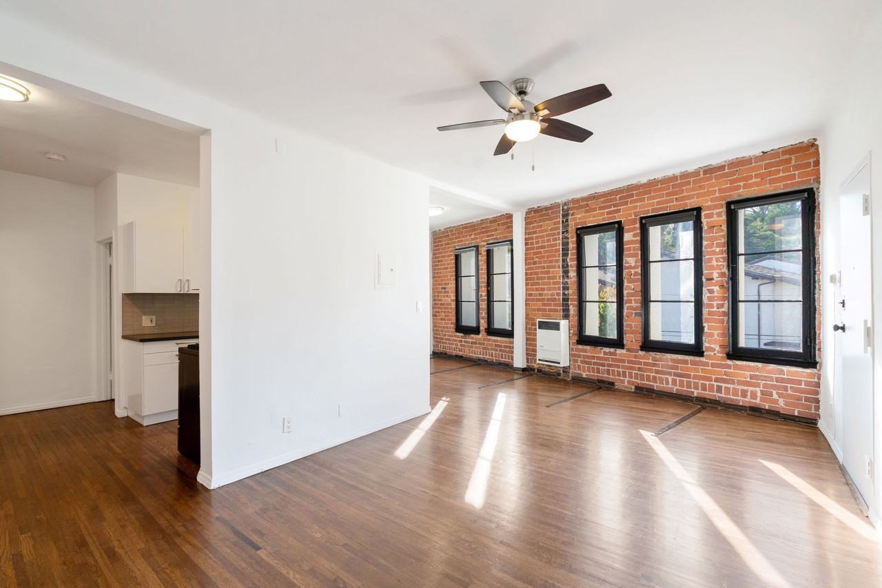 EC1 - 1650 Echo Park Apartments - Photo 4 of 4