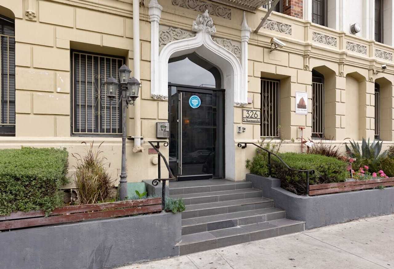 The Elmwood Apartments...Beautiful Apartments in the Heart of Koreatown! - Photo 2 of 4