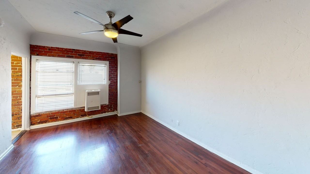 St. Andrews Manor Apartments...Charming Apartments...1920's Classic Brick..Newly Remodeled Building! - Photo 4 of 4