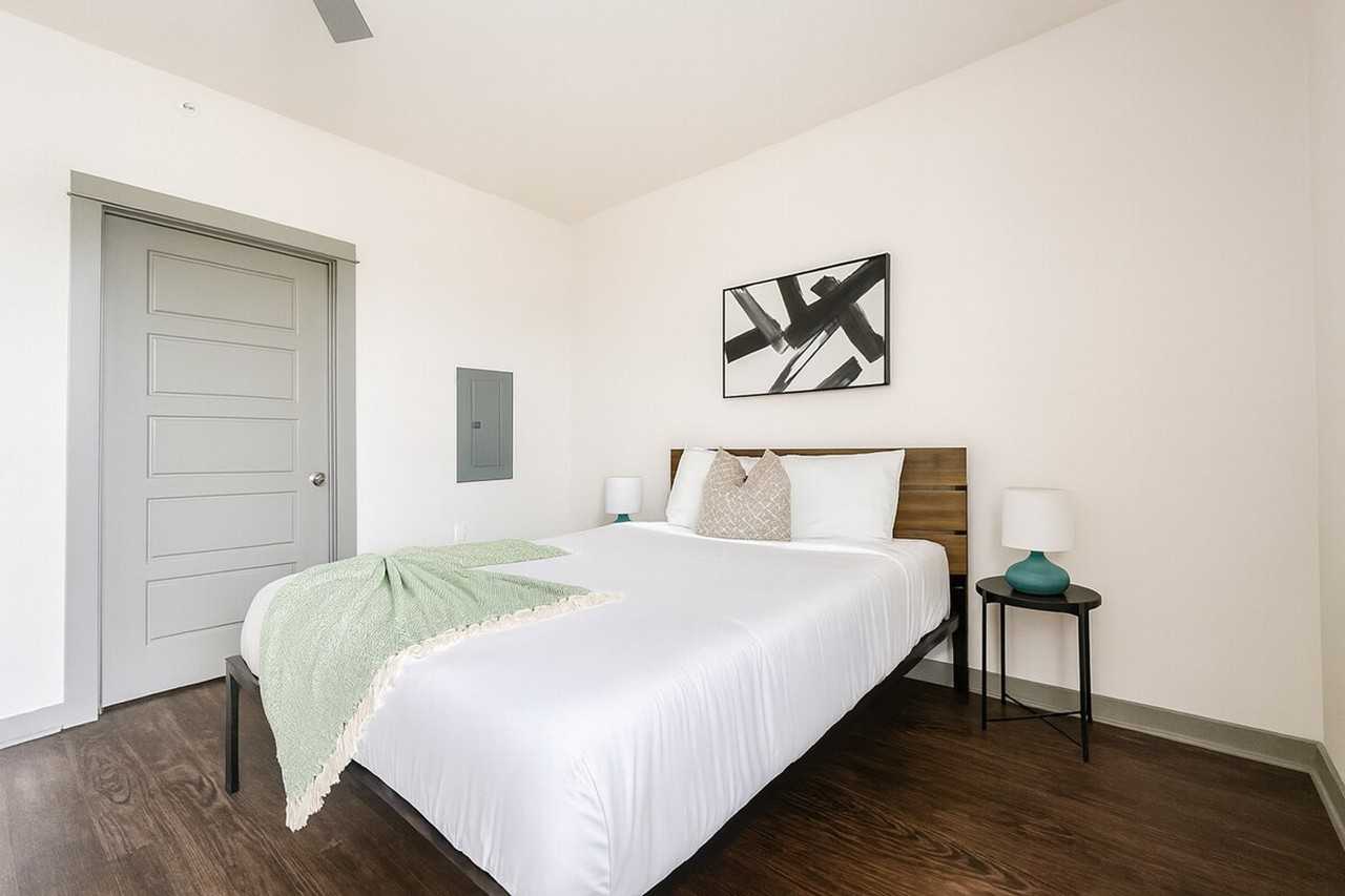 111 E 4th St #1298592P - Photo 6 of 17