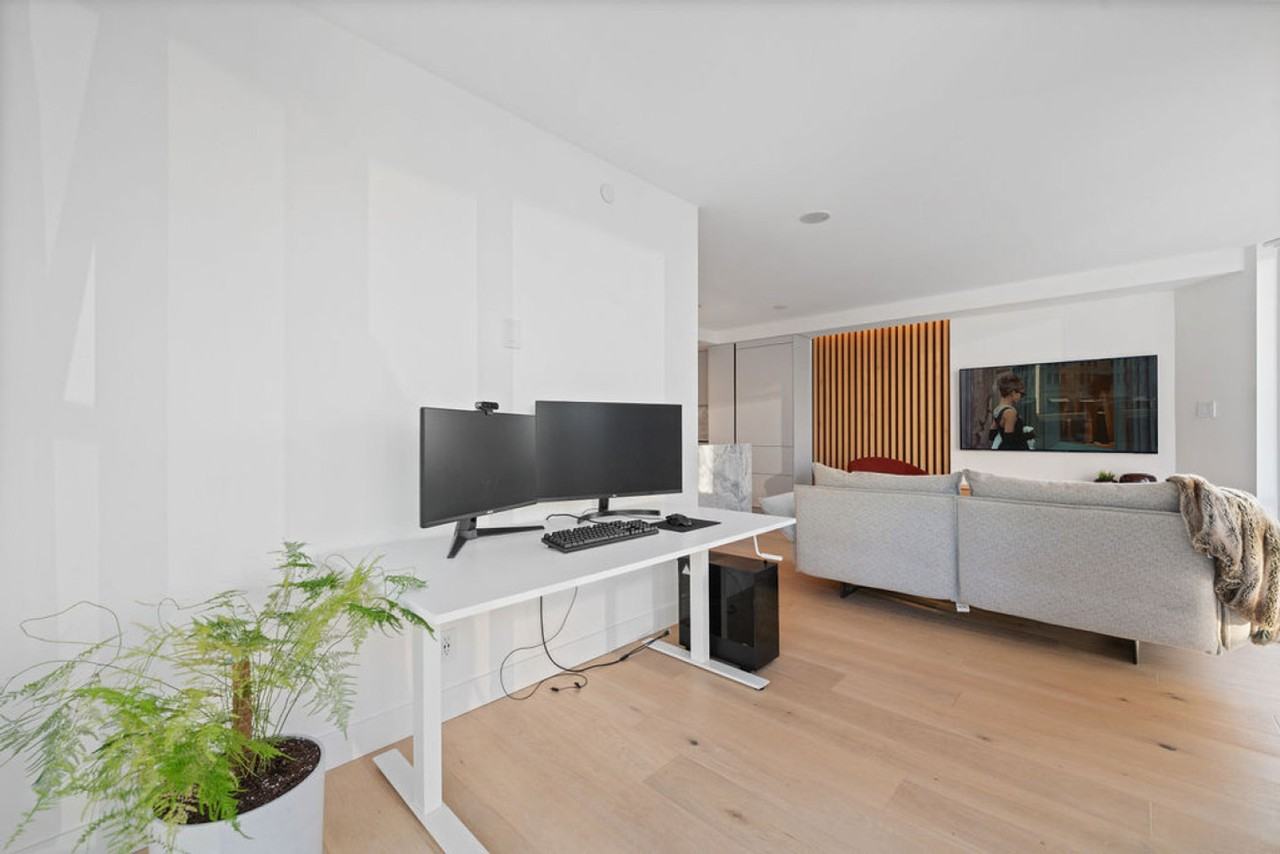 583 Beach Cres #1520574P - Photo 3 of 44