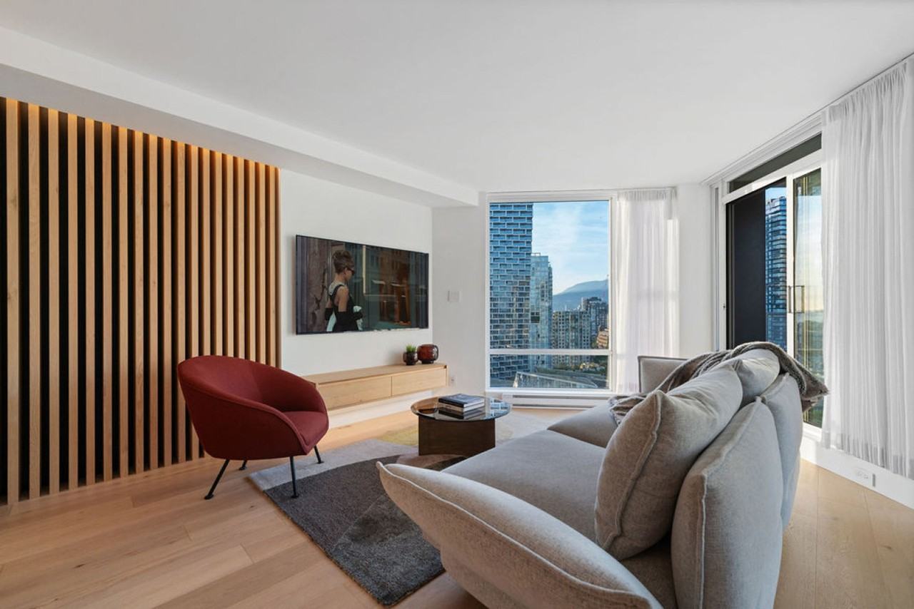 583 Beach Cres #1520574P - Photo 5 of 44