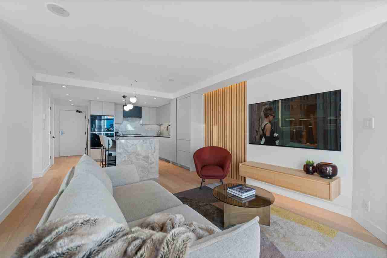 583 Beach Cres #1520574P - Photo 7 of 44