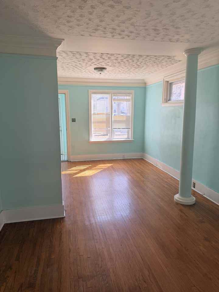 627 9th St E #MAIN - Photo 3 of 12