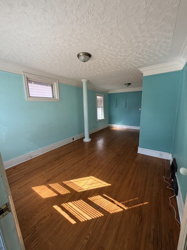 627 9th St E #MAIN - Photo 4 of 12