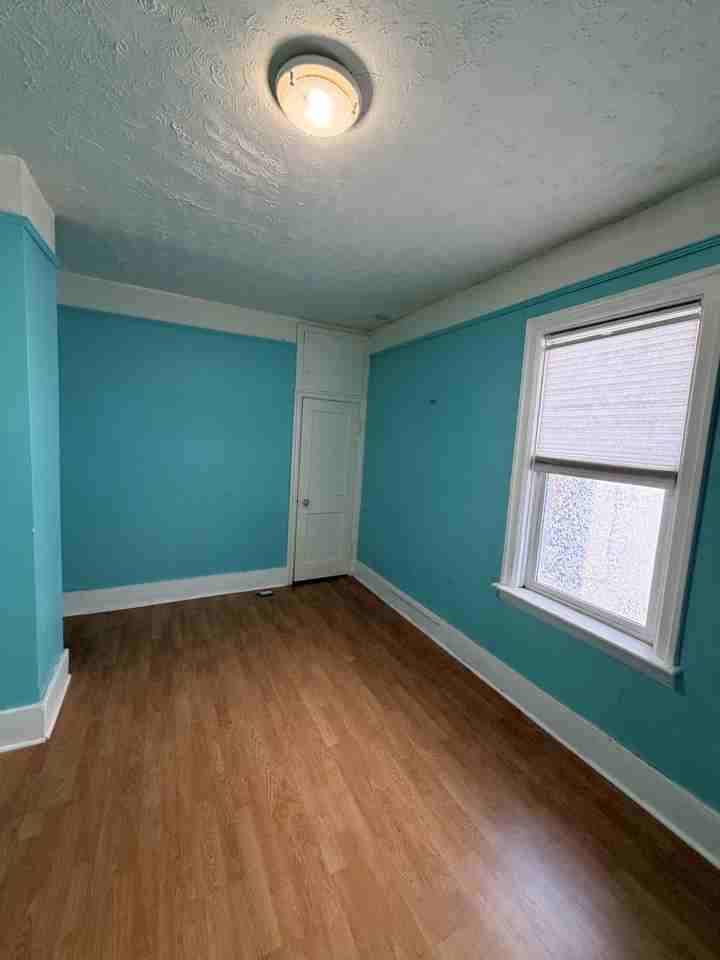 627 9th St E #MAIN - Photo 6 of 12