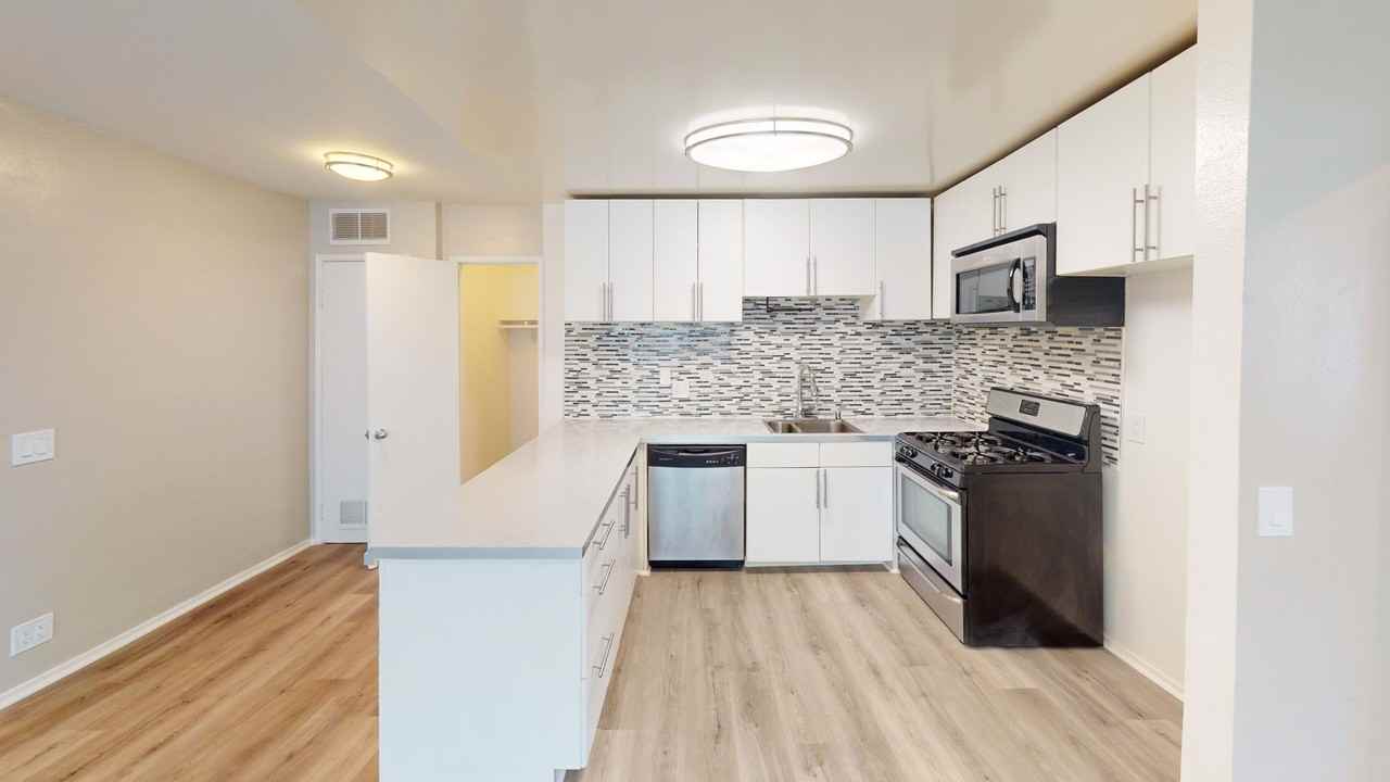 HAR - Harvard Apartments - Photo 4 of 4