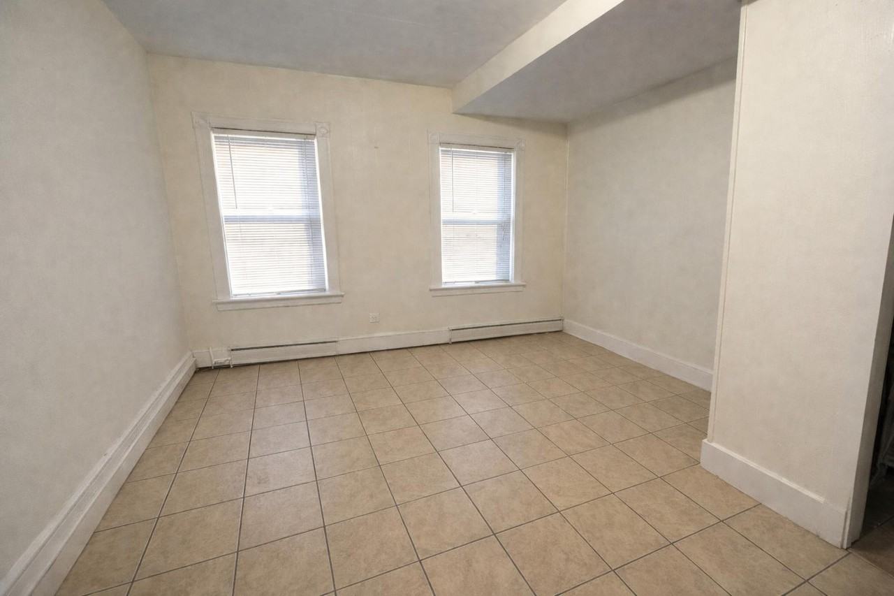 85 Linden Street #1 - Photo 4 of 6