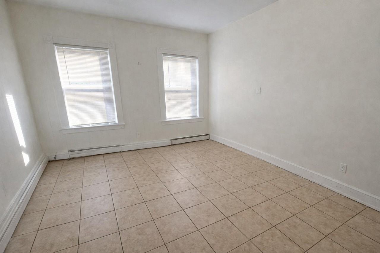 85 Linden Street #1 - Photo 5 of 6