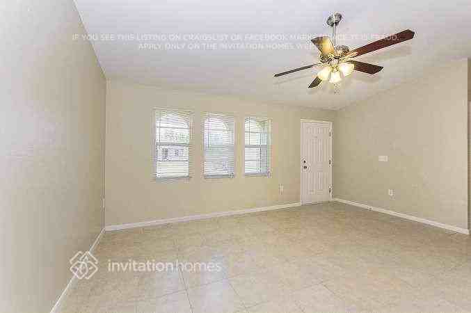 630 Sw 29th St - Photo 4 of 20