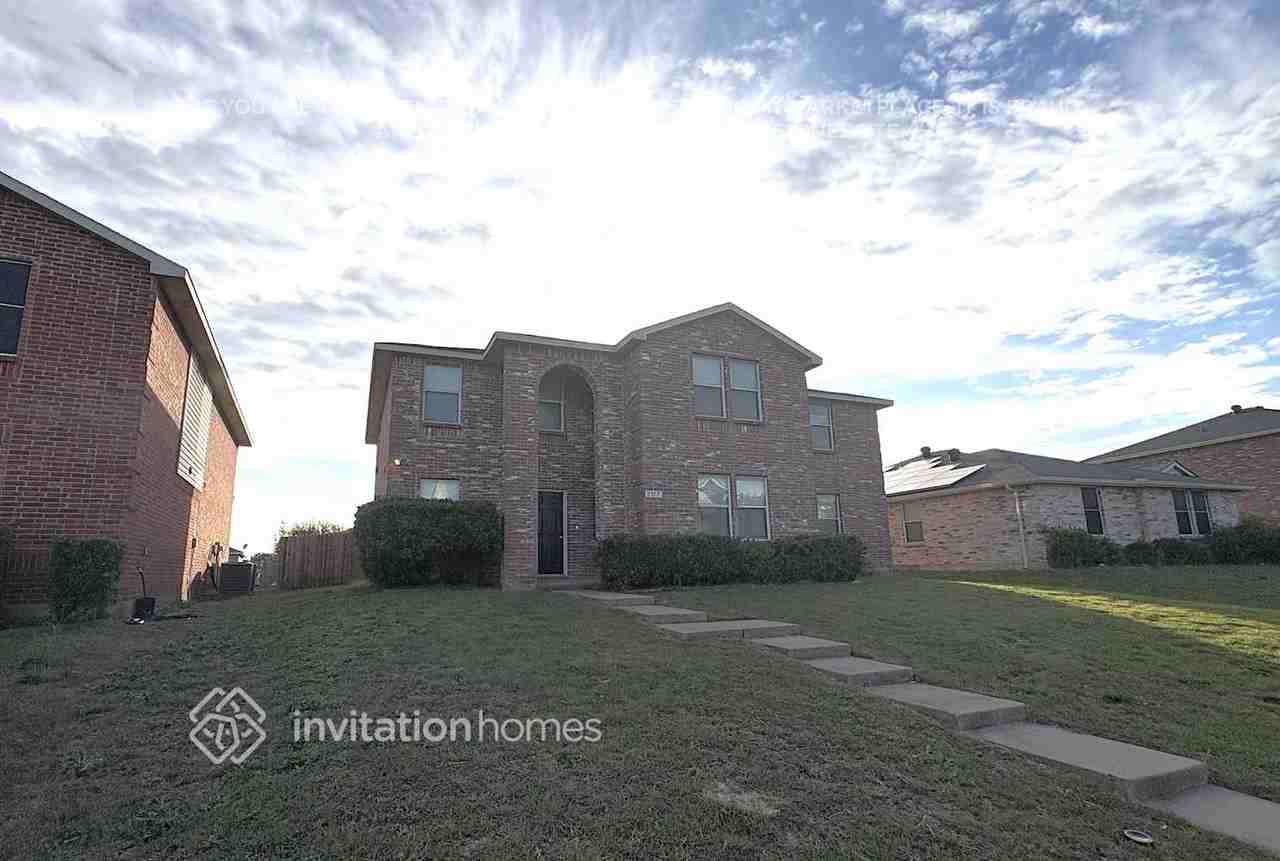 2917 Paint Brush Pl - Photo 2 of 17