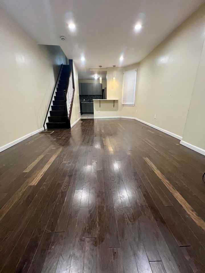 7275 Saybrook Ave - Photo 4 of 20