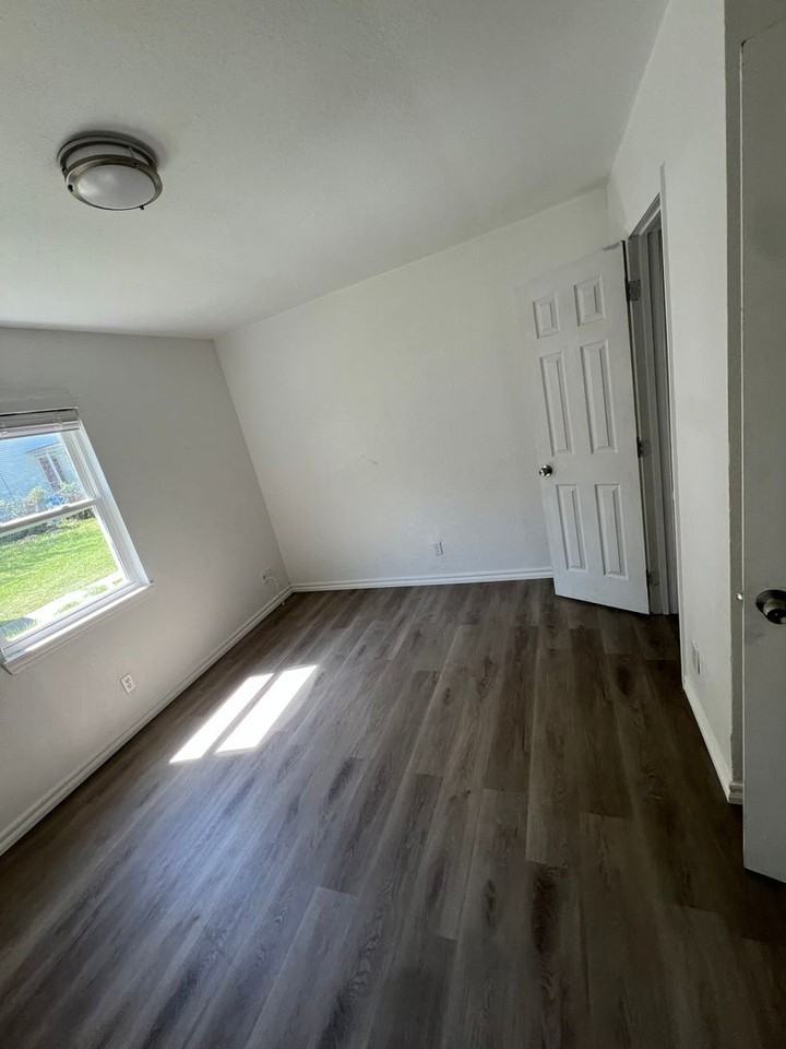 718 N 18th St - Photo 7 of 11