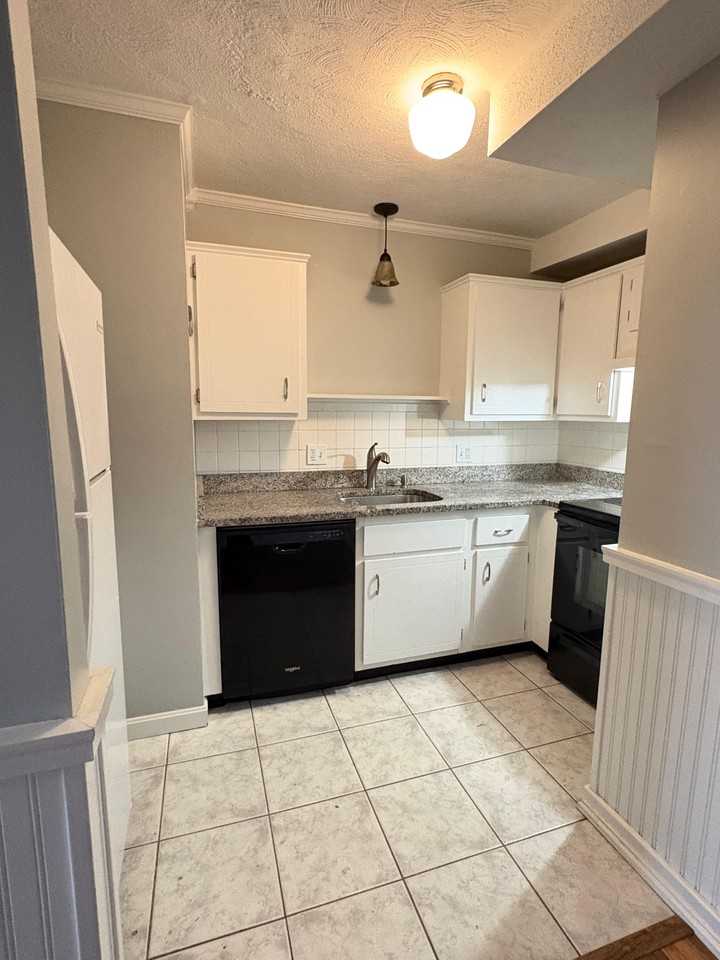 272 Albion Street - Photo 2 of 10