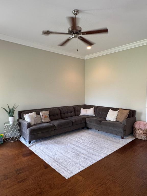 222 Buttonwood Ln - Photo 3 of 19