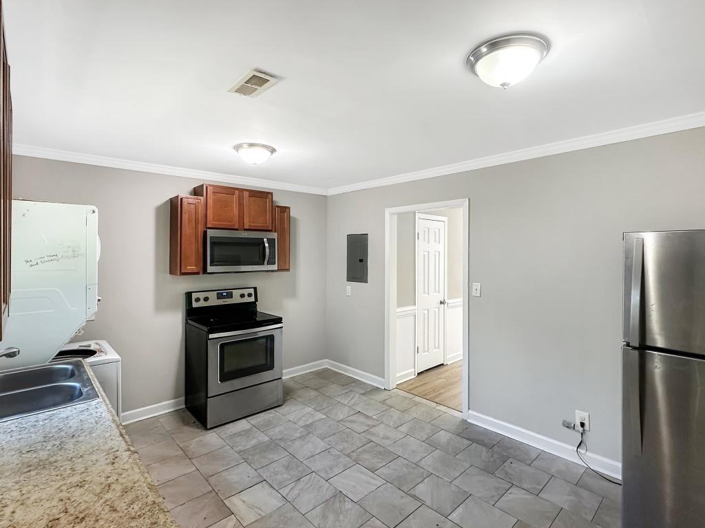1432 Ardmore Dr Unit A - Photo 4 of 12