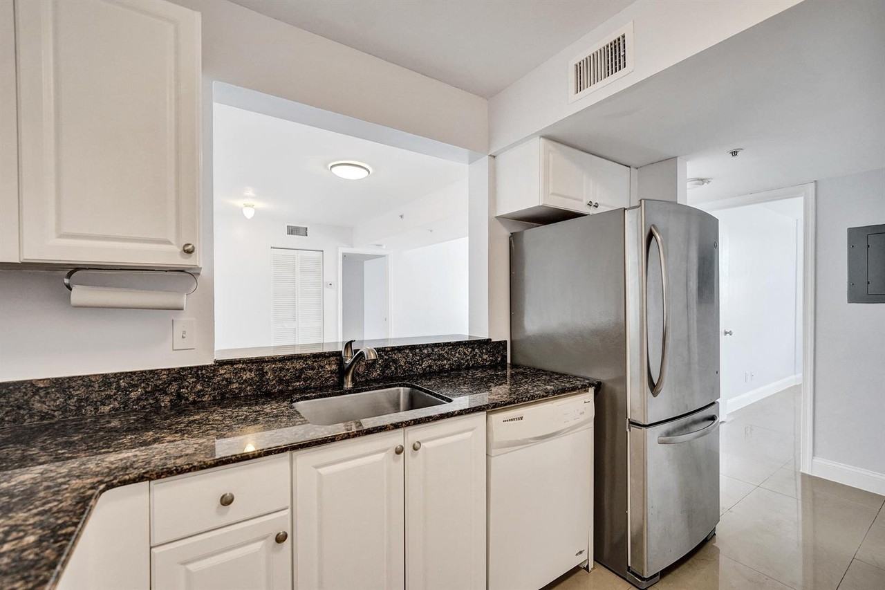 1450 Southeast 3rd Avenue #305 - Photo 4 of 9
