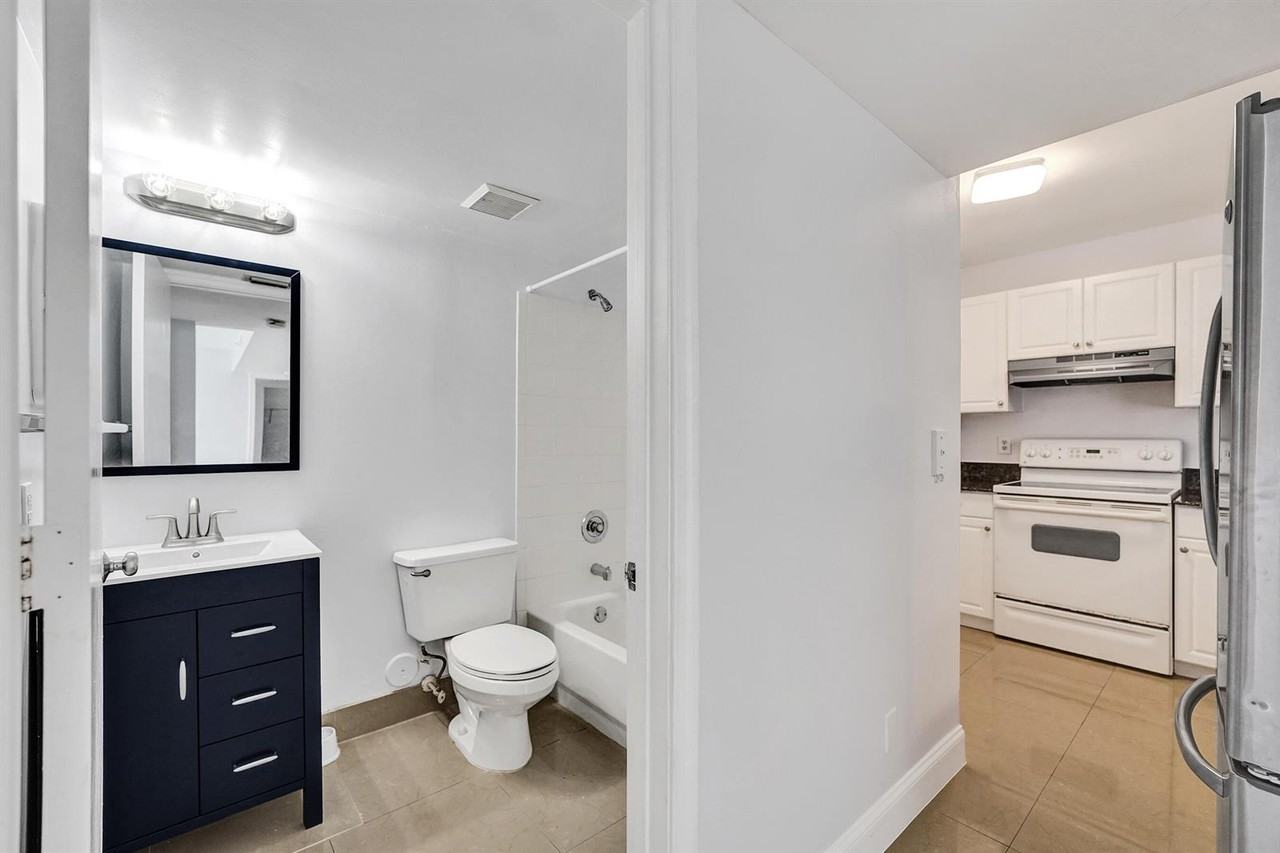 1450 Southeast 3rd Avenue #305 - Photo 6 of 9