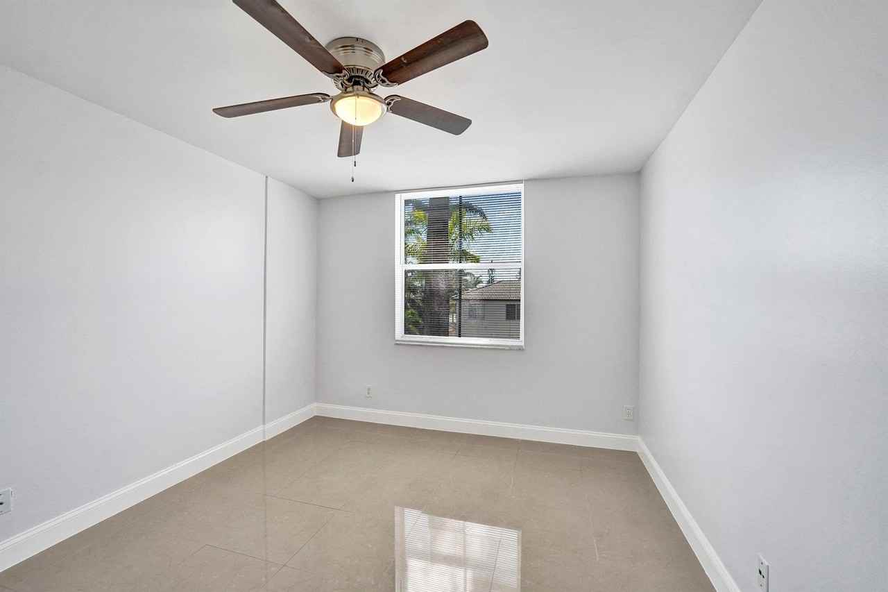 1450 Southeast 3rd Avenue #305 - Photo 7 of 9