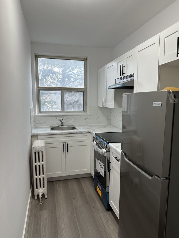 1996 Bathurst Street - Photo 7