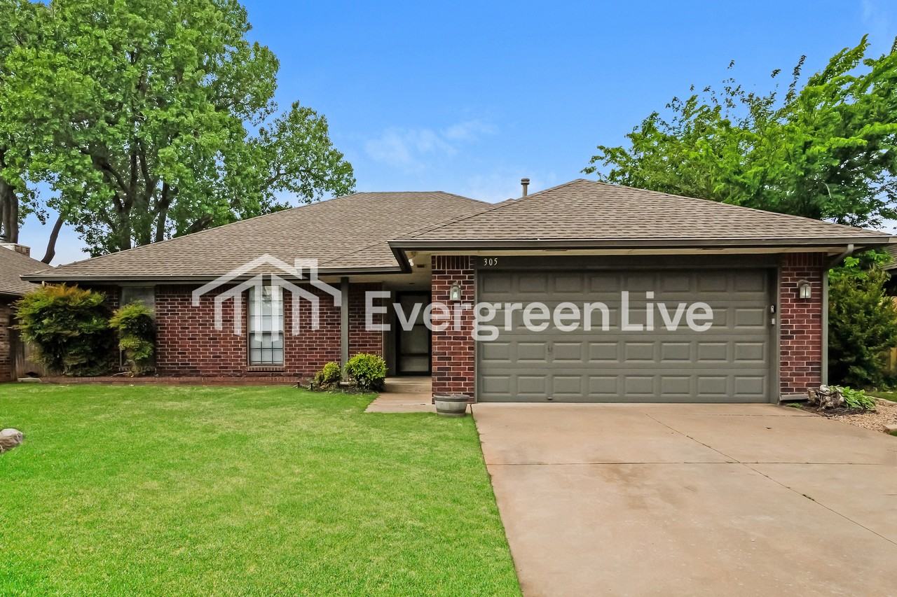 305 N Grand Fork Dr