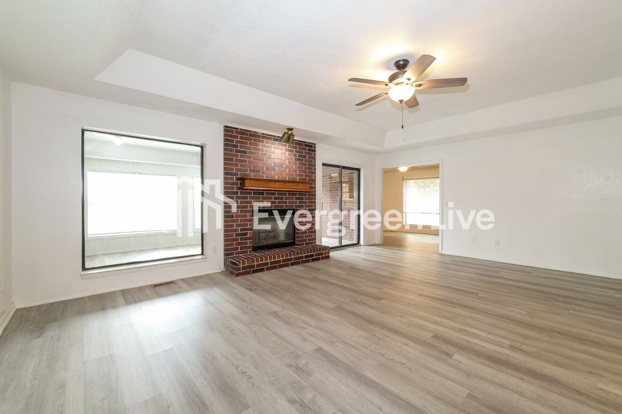 305 N Grand Fork Dr - Photo 2 of 15
